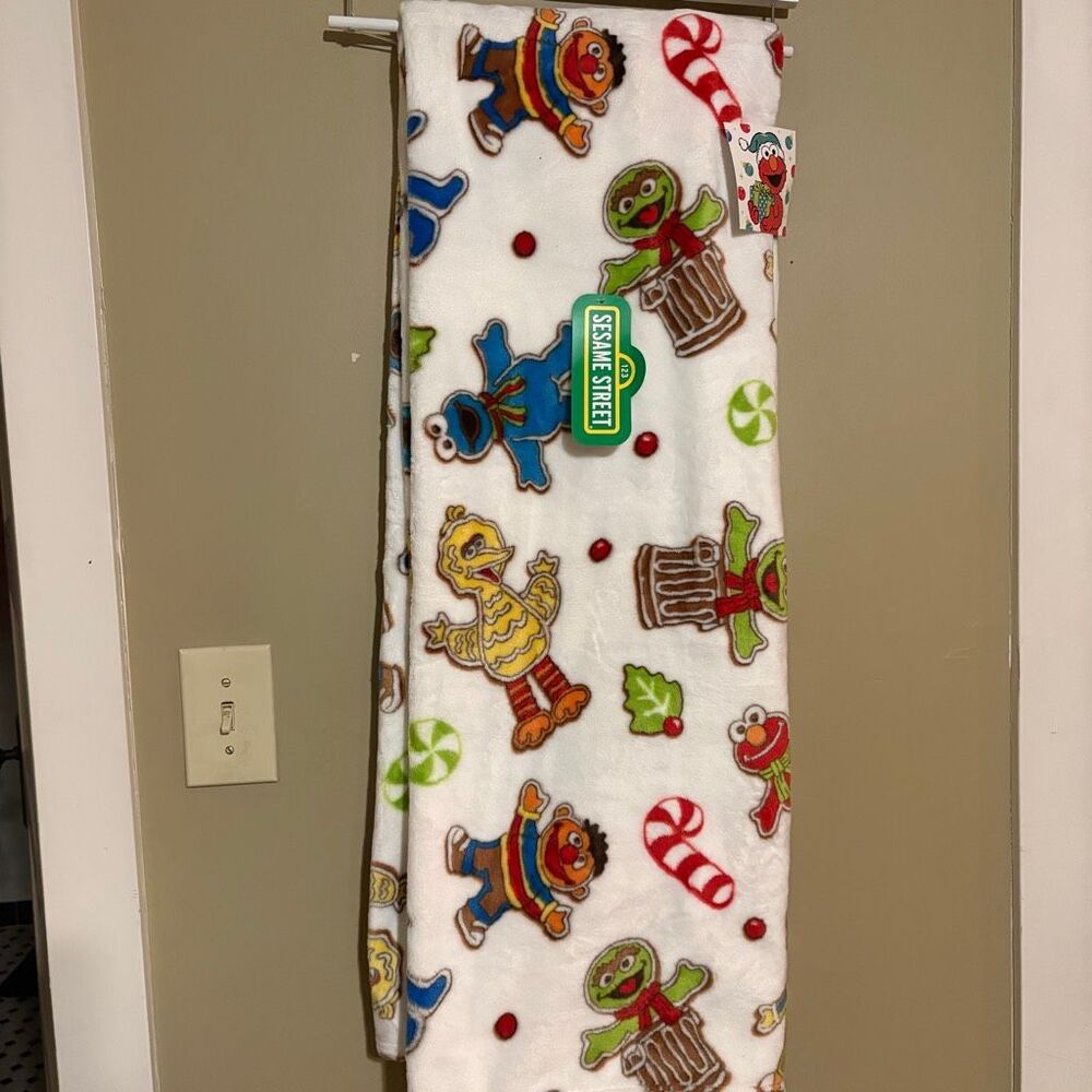 Sesame Street Viral Gingerbread Cookie Blanket Cookie Monster Elmo Oscar NWT